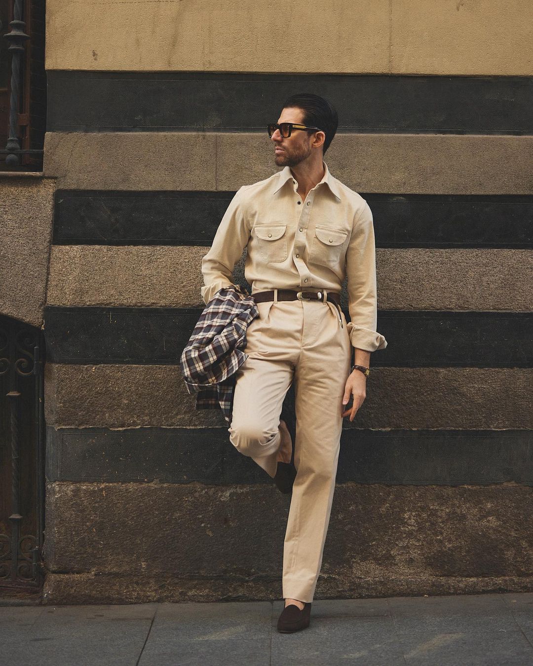 Custom Men's Pleated Khaki Twill Pant – Luxire India