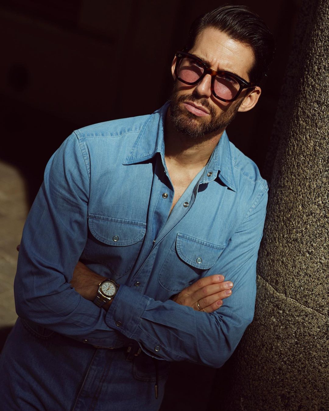 Close up of model wearing mens fade washed jeans by Luxire in indigo 4