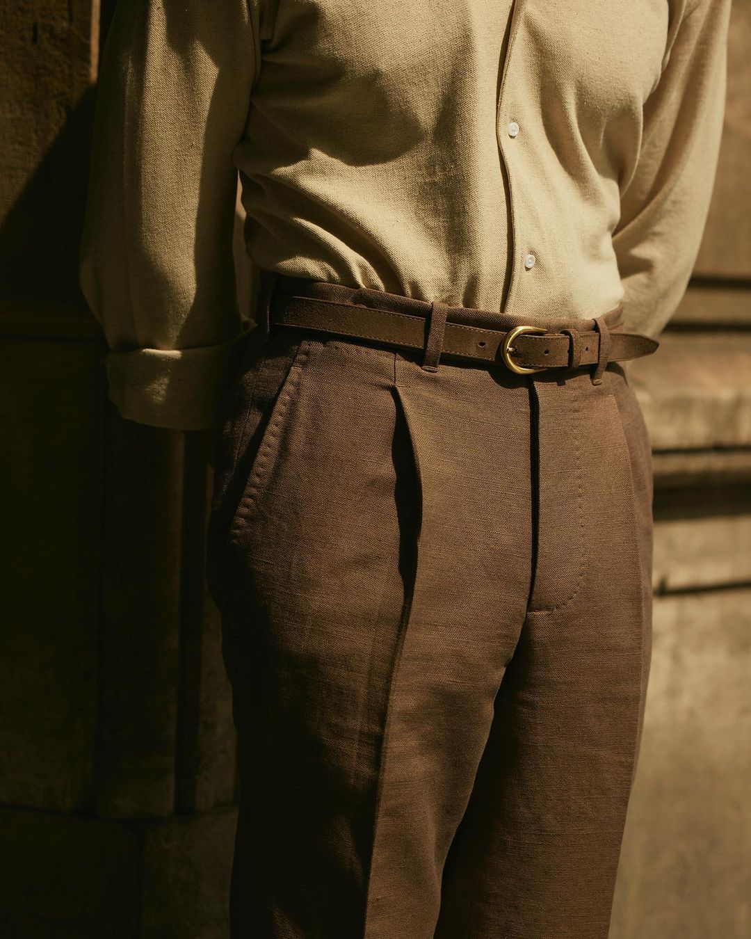 Close up of model wearing the custom oxford polo shirt for men by Luxire in heather cream 4