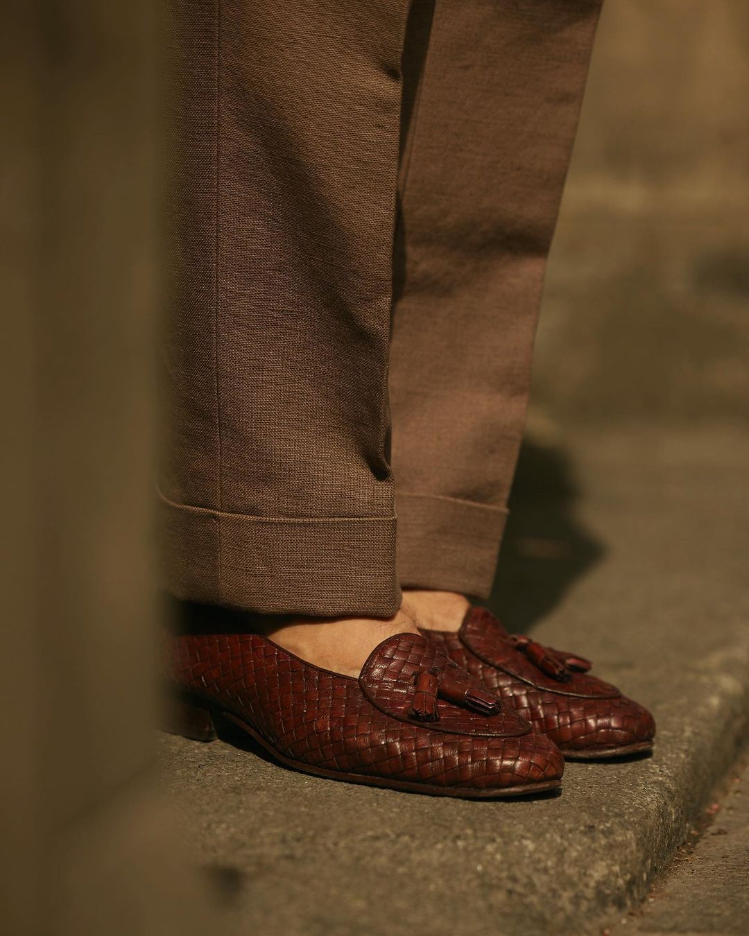 Legs of model wearing the custom oxford polo shirt for men by Luxire in heather cream